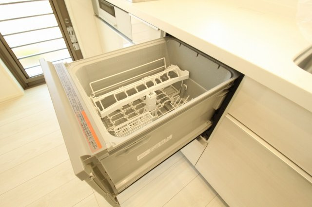 旭天神町　新築戸建　③　【内覧可能】のキッチン|食器洗浄乾燥機