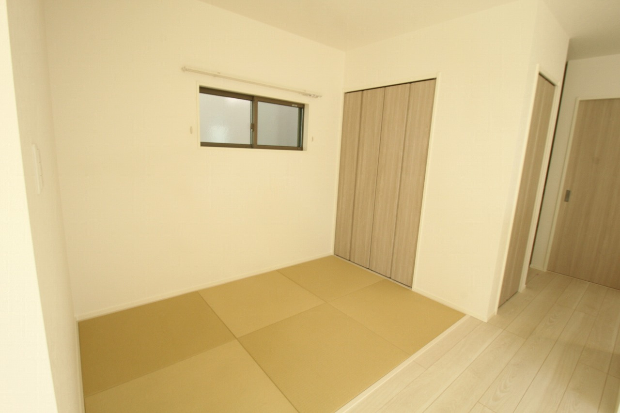旭天神町　新築戸建　③　【内覧可能】の和室|1Ｆ　3.0帖　収納付き