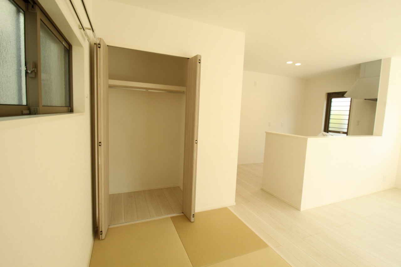 旭天神町　新築戸建　③　【内覧可能】の和室|1Ｆ　3.0帖　収納付き