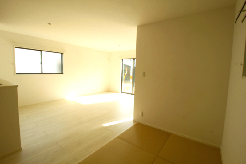 旭天神町　新築戸建　③　【内覧可能】の和室|1Ｆ　3.0帖　収納付き