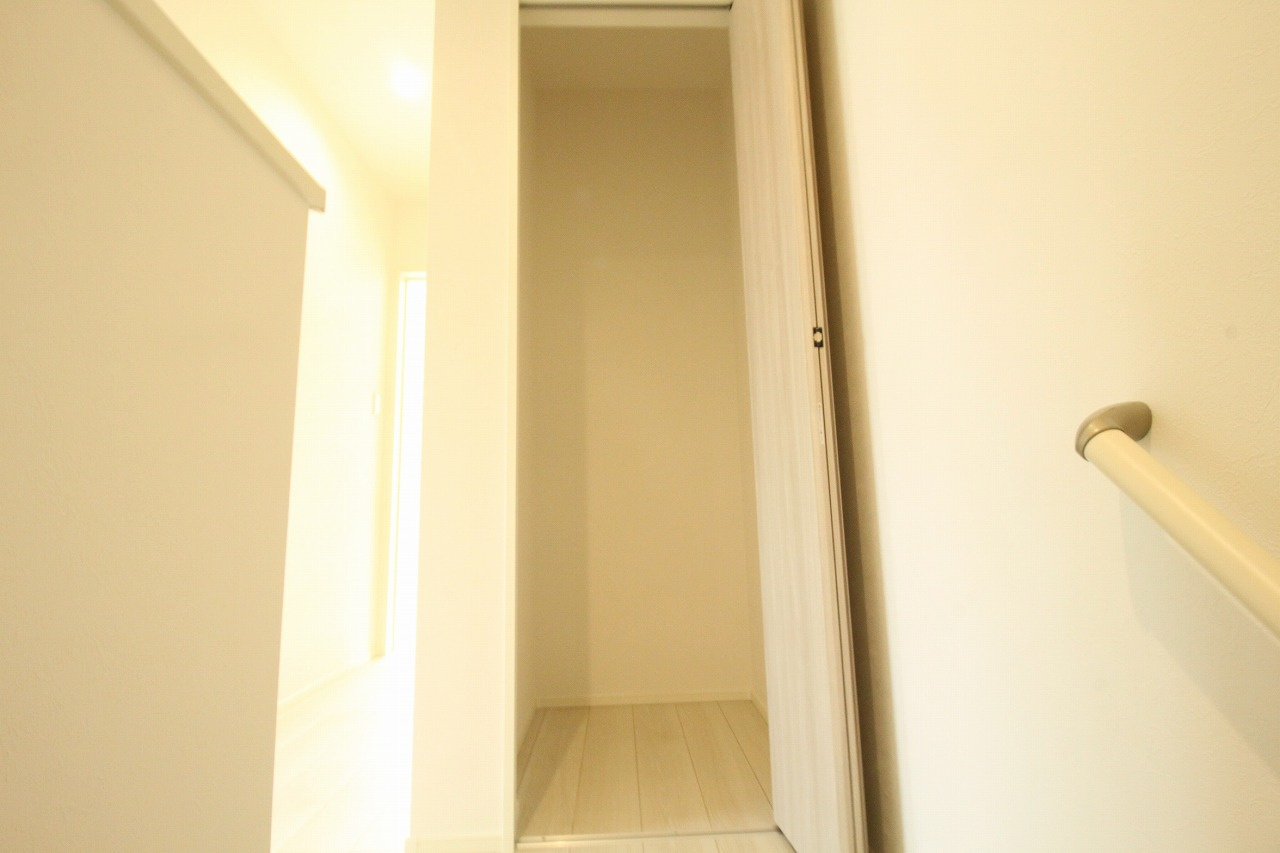 旭天神町　新築戸建　③　【内覧可能】の収納|2Ｆ　ホール