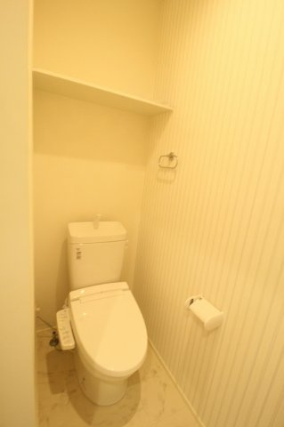 旭天神町　新築戸建　③　【内覧可能】のトイレ|2Ｆ　温水洗浄便座