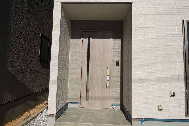 旭天神町　新築戸建　③　【内覧可能】の玄関