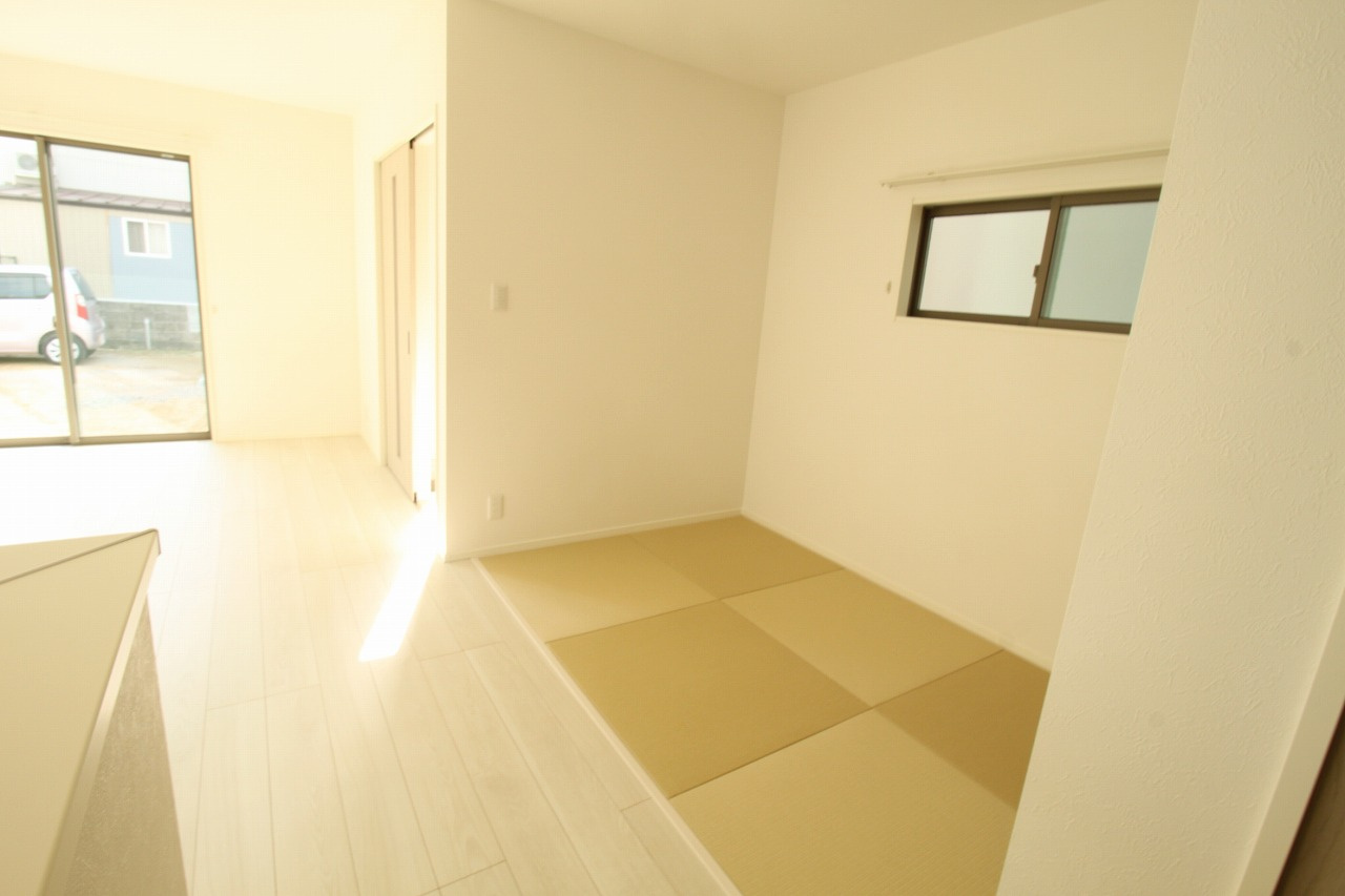 旭天神町　新築戸建　③　【内覧可能】の和室|1Ｆ　3.0帖　収納付き