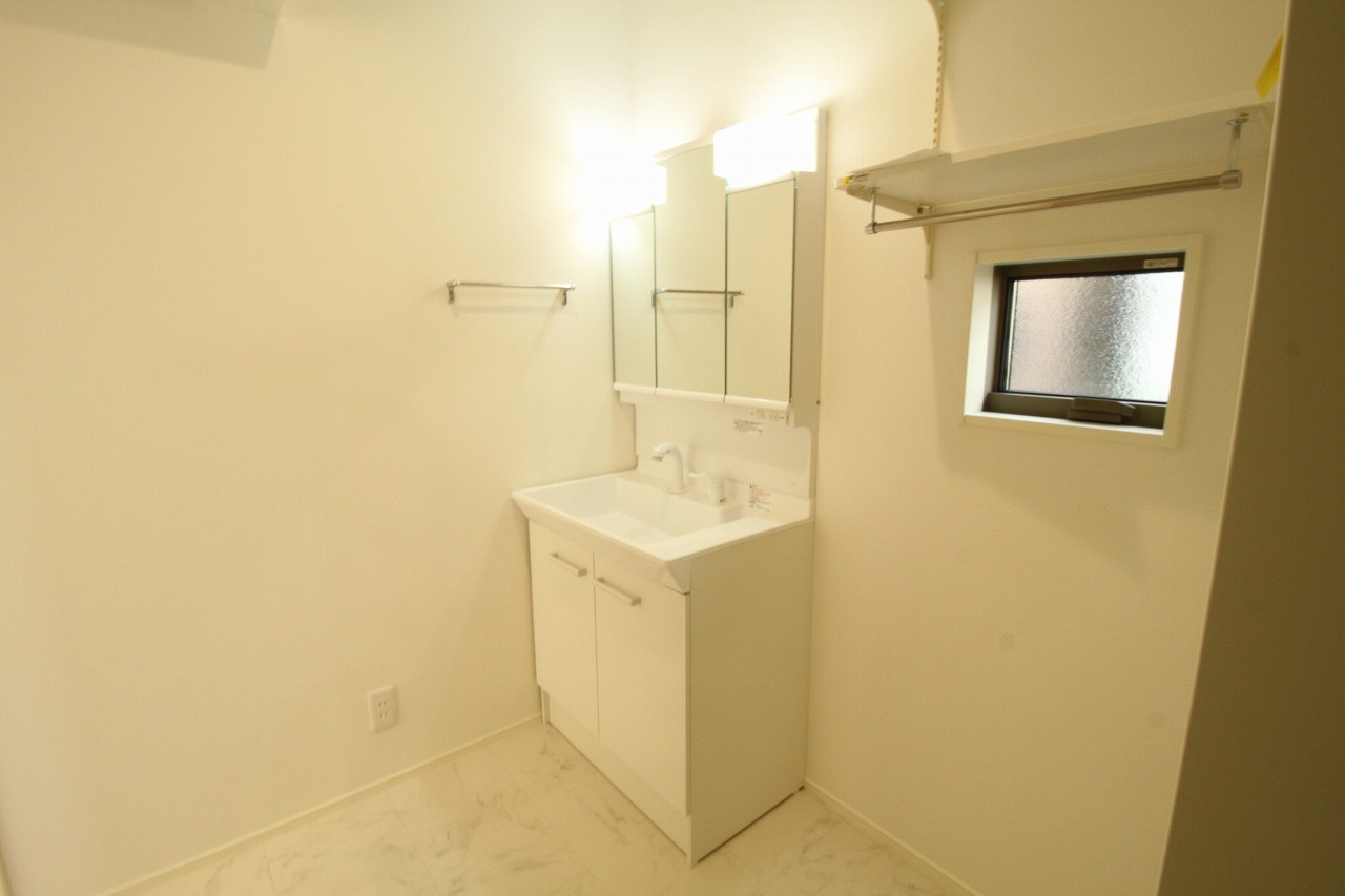 旭天神町　新築戸建　③　【内覧可能】の独立洗面台