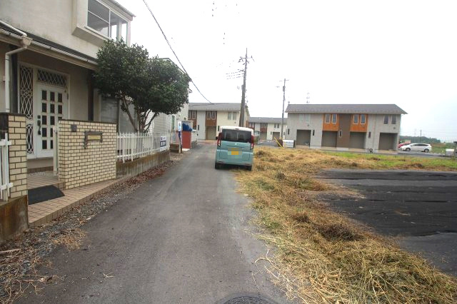 小山市粟宮の前面道路含む現地写真