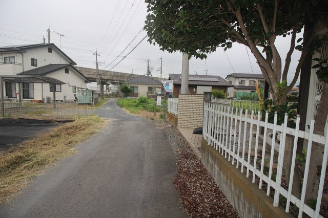 小山市粟宮の前面道路含む現地写真