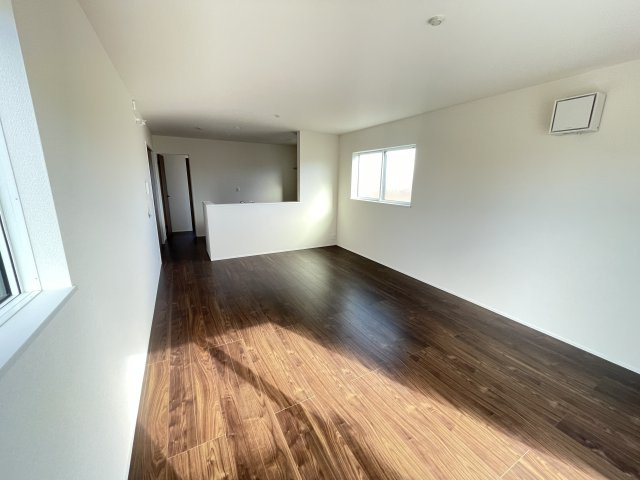 藤岡市下栗須第１期（全3棟１区画）3号棟の居間・リビング|建物完成済みでございます。お部屋のご内覧可能でございます。お気軽にお問合せ下さいませ(^▽^)/