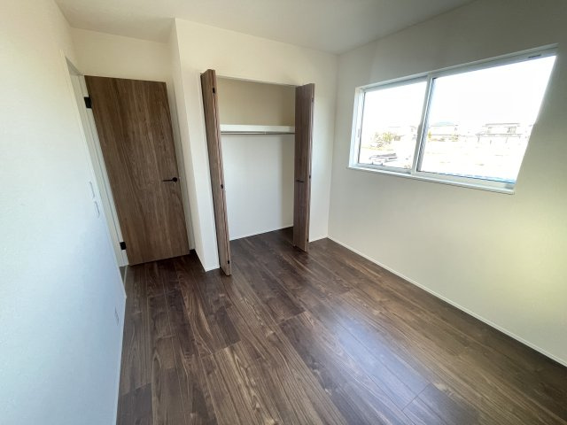 藤岡市下栗須第１期（全3棟１区画）3号棟の洋室|建物完成済みでございます。お部屋のご内覧可能でございます。お気軽にお問合せ下さいませ(^▽^)/