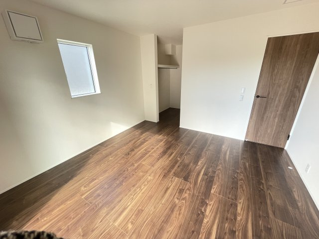 藤岡市下栗須第１期（全3棟１区画）3号棟の洋室|建物完成済みでございます。お部屋のご内覧可能でございます。お気軽にお問合せ下さいませ(^▽^)/