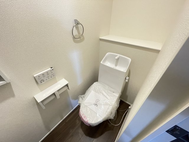 藤岡市下栗須第１期（全3棟１区画）3号棟のトイレ|建物完成済みでございます。お部屋のご内覧可能でございます。お気軽にお問合せ下さいませ(^▽^)/