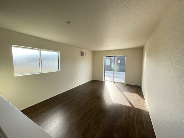 藤岡市下栗須第１期（全3棟１区画）3号棟の居間・リビング|建物完成済みでございます。お部屋のご内覧可能でございます。お気軽にお問合せ下さいませ(^▽^)/