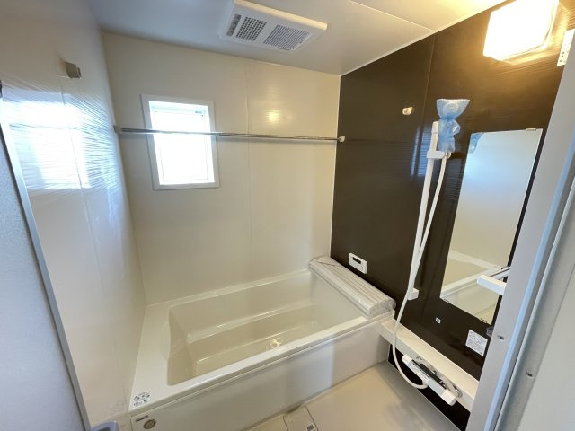 藤岡市下栗須第１期（全3棟１区画）3号棟の浴室|1坪サイズなので、お子様とご一緒の入浴でもゆったりできます。また、断熱性の良い仕様の為、入浴時間が違う場合でも温度を温かく保てます(^^♪
