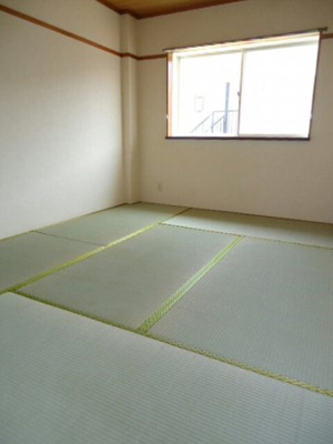 【和室】 | マルマンハイツＣ | 明るい色調の室内です