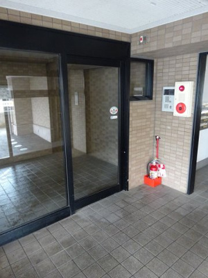 【エントランス】 | レナジア陽東A棟 | 落ち着いたエントランスです