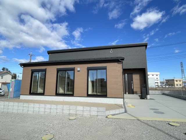 藤岡岡市下栗須第１期（全3棟１区画）2号棟の前面道路含む現地写真|建物完成済みでございます。お部屋のご内覧可能でございます。お気軽にお問合せ下さいませ(^▽^)/