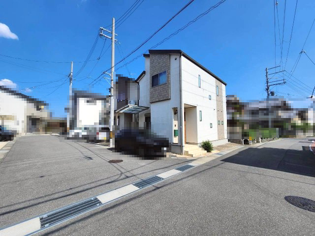 【成約済】向日市物集女町堂ノ前の前面道路含む現地写真|北西角地につき、開放感がございます！