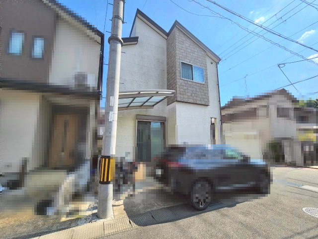 【成約済】向日市物集女町堂ノ前の外観|自転車を雨や日差しから守るサイクルポート付き。