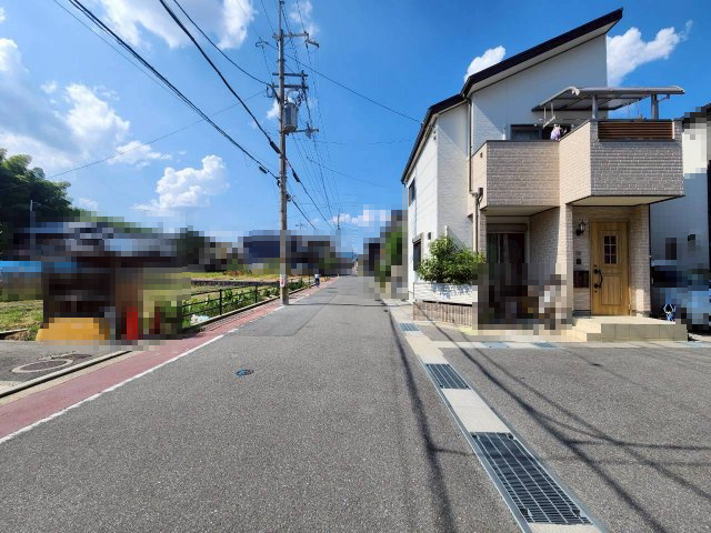 【成約済】向日市物集女町堂ノ前の前面道路含む現地写真|お子さまの通学も安心！小学校まで徒歩約5分