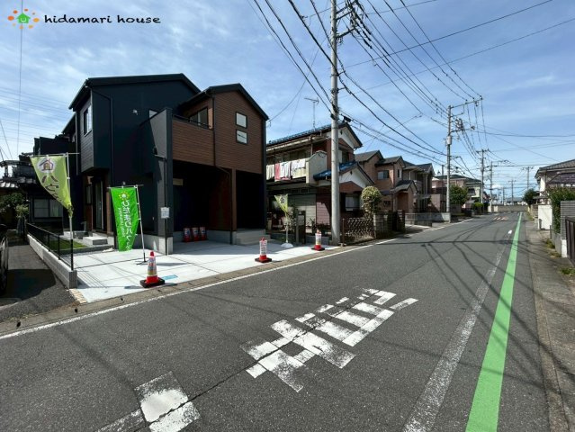 北本市本宿6丁目3期　新築戸建　ブルーミング01の前面道路含む現地写真