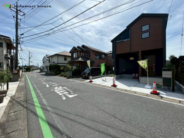 北本市本宿6丁目3期　新築戸建　ブルーミング01の前面道路含む現地写真