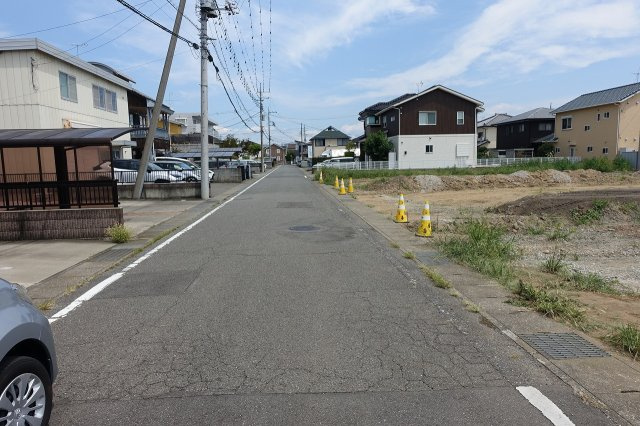 高崎市福島町　全４区画分譲地　Ａ区画の前面道路含む現地写真|北側道路を西から東方向