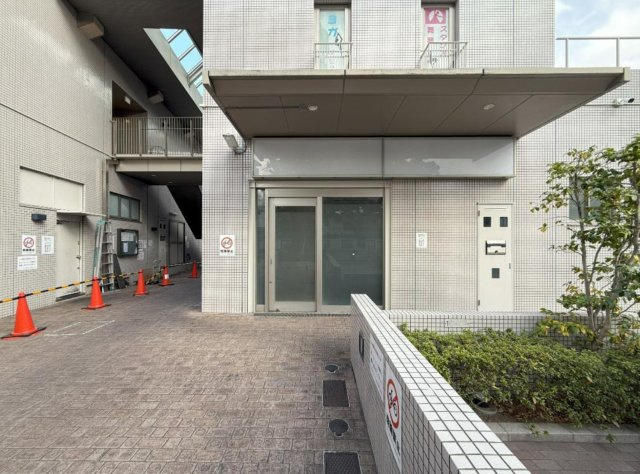 西宮市六湛寺町　1階角地路面店　事務所店舗の外観