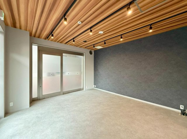 西宮市六湛寺町　1階角地路面店　事務所店舗の内装