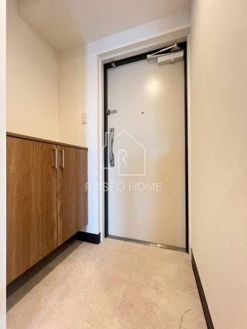 クローバー・グランデ玉造の玄関