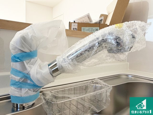 亀岡市千代川町小林　第3期　新築一戸建ての設備|浄水器を内蔵！炊飯時、お茶を作る時に安心してお水を使えます！お湯と冷水、浄水と原水、シャワーの切替えもワンタッチです！