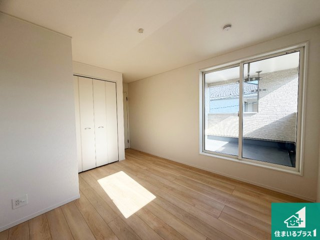 亀岡市千代川町小林　第3期　新築一戸建ての洋室|シンプルな洋室は、自分好みのインテリアが楽しめます♪ご家族とインテリアや家具を選びに行くのは新築購入時の醍醐味の一つです。ぜひお楽しみください♪