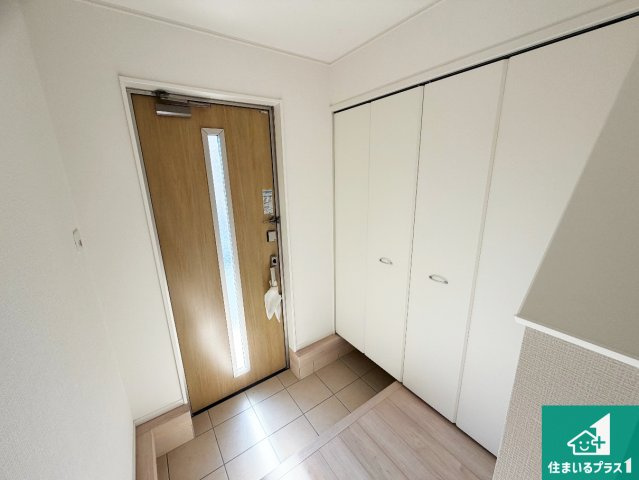 亀岡市千代川町小林　第3期　新築一戸建ての玄関|シューズボックスにはたくさんの靴が収納できるので玄関周りはいつもスッキリ！ご家族が増えても安心！