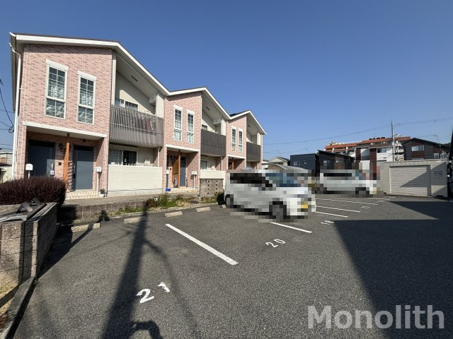 ネオ ビヤン Ⅱの駐車場