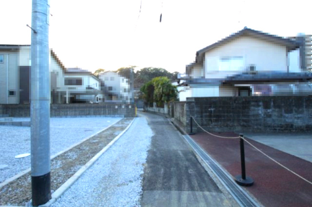 前里　新築戸建　第1　1号棟（全2棟）　の前面道路含む現地写真