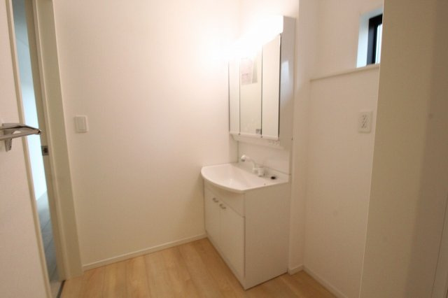 前里　新築戸建　第1　1号棟（全2棟）　の独立洗面台