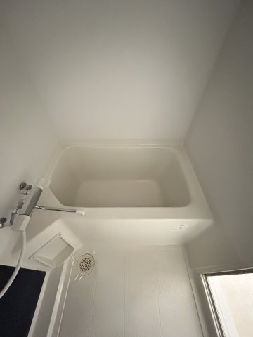 ラシュレエグゼ本町の浴室