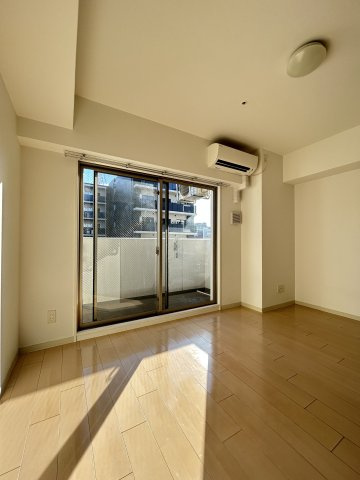 ラシュレエグゼ本町の居間・リビング