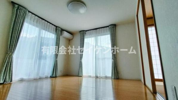 熊谷市上之　中古戸建　大和ハウス工業施工の居間・リビング