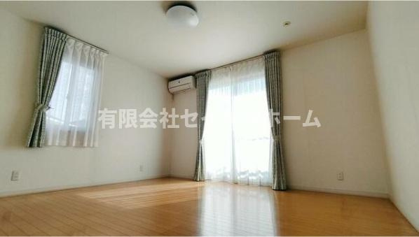 熊谷市上之　中古戸建　大和ハウス工業施工の居間・リビング