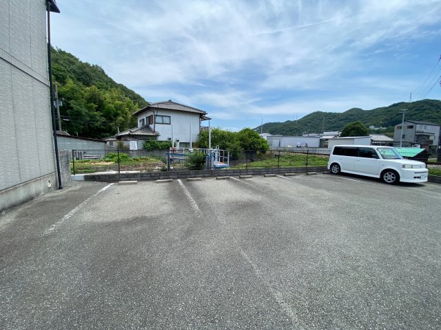 ジュネスＳハイムの駐車場