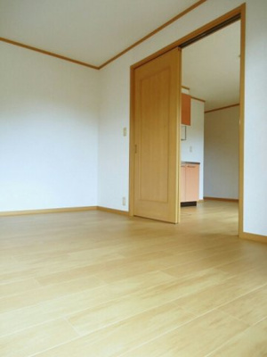 【居間・リビング】 | ホワイトルームカワイⅠ | ゆったりとしたリビングです