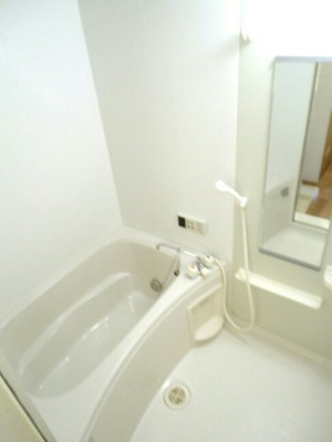 【浴室】 | ホワイトルームカワイⅠ | コンパクトで使いやすいお風呂です