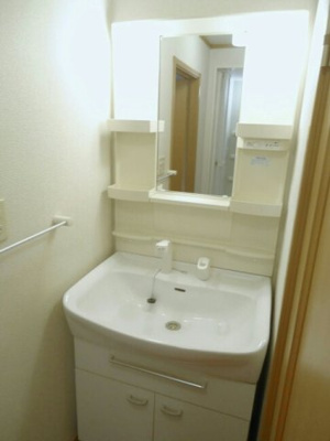 【洗面所】 | ホワイトルームカワイⅠ | スペースが確保できる洗面所です
