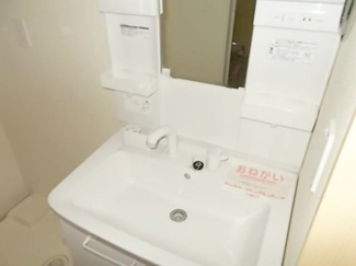 【洗面所】 | リヴェール | 明るい洗面所です