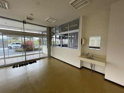 【玄関】 | ウイングみどりの中央テナント