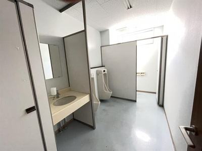 【洗面所】 | ウイングみどりの中央テナント | 男子トイレ