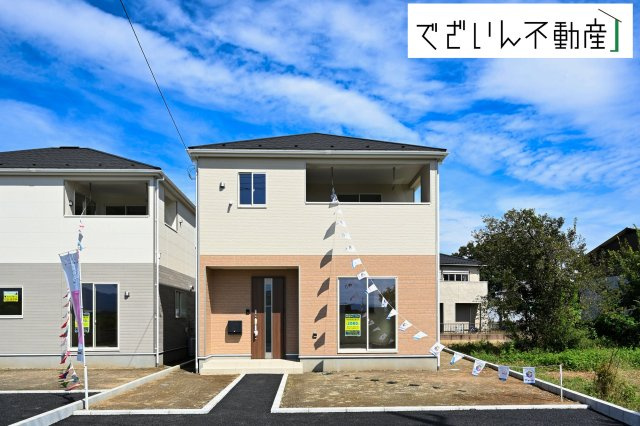 【外観】 | Cradle garden深谷市武蔵野第2　新築住宅 | ≪1号棟≫街並みに馴染む、シンプルで洗練された佇まい。暮らしにちょっとした遊び心を添えてくれるお家です。
現地(2025年9月撮影)