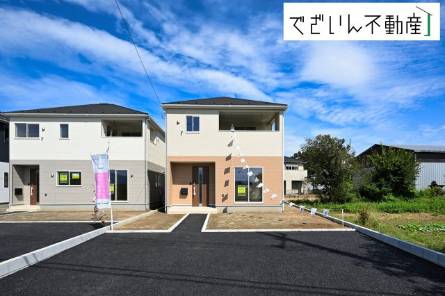 【前面道路含む現地写真】 | Cradle garden深谷市武蔵野第2　新築住宅 | ≪1号棟≫来客時にも安心のゆとりあるスペース。家族の生活スタイルに合わせた柔軟な使い方が可能です。
現地(2025年9月撮影)