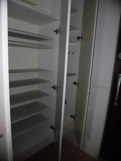 大阪市天王寺区筆ケ崎町の賃貸マンションの収納