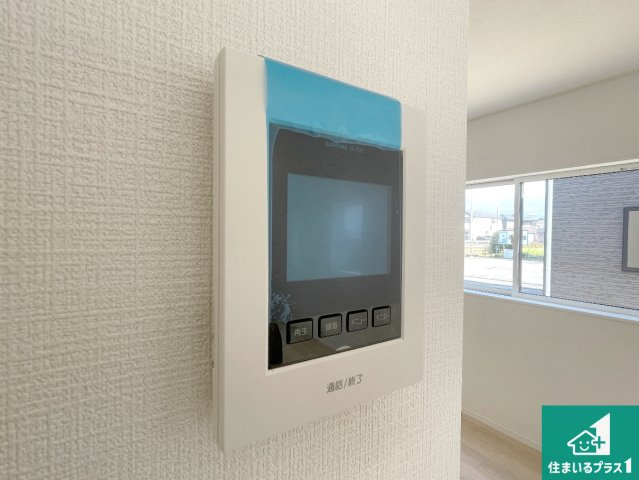 亀岡市千代川町小林　第3期　新築一戸建ての防犯設備|カラーモニターインターホン！声だけでなく来訪者の姿や顔がモニターで確認できるので、小さなお子様がいらっしゃるご家庭でも安心できます！